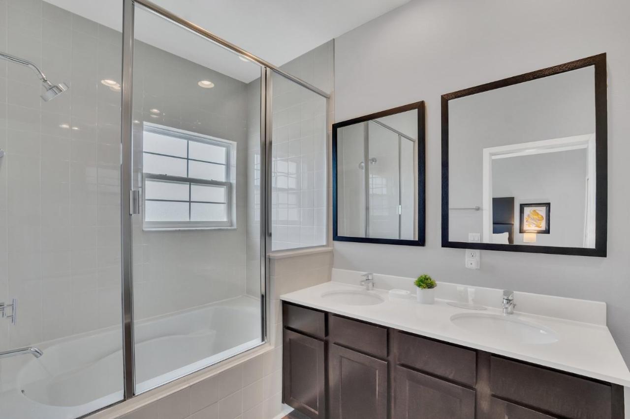 Upscale 2Br Lakefront Townhome - Private Hot Tub! Orlando Ngoại thất bức ảnh